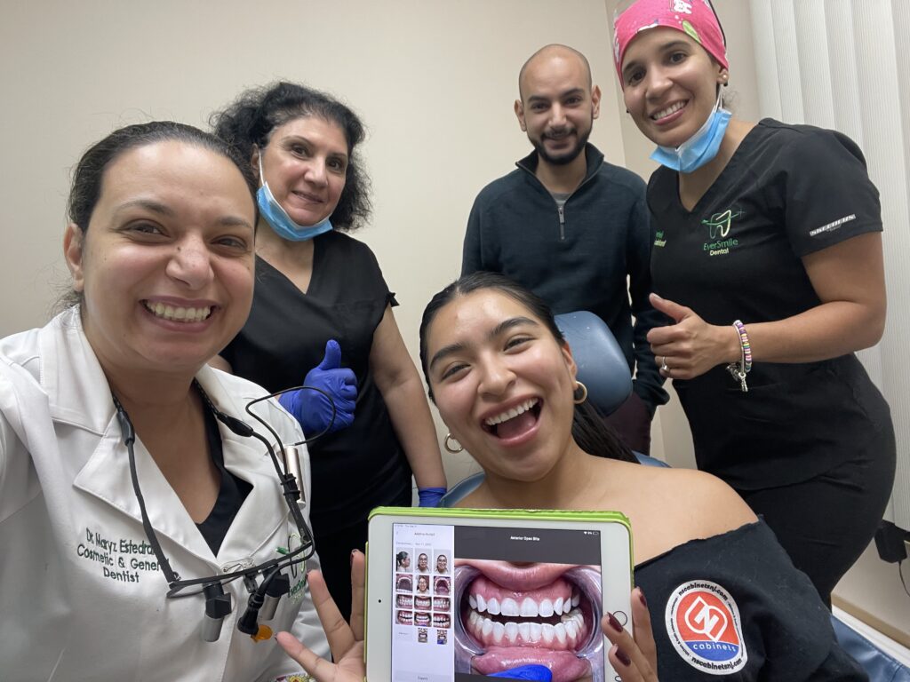 DR. MARYZ ESTEDRAK AND EVERSMILE DENTAL TEAM CELEBRATING PATIENT SMILE RESULTS - EVERSMILE DENTAL NJ